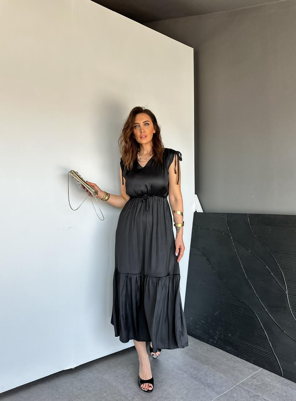 Siyah Büzgü Detaylı Saten Elbise