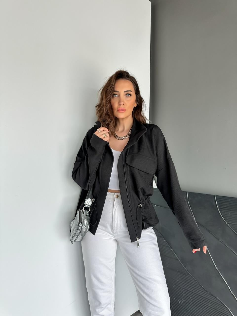 Siyah Büzgülü Kapak Cepli Ceket