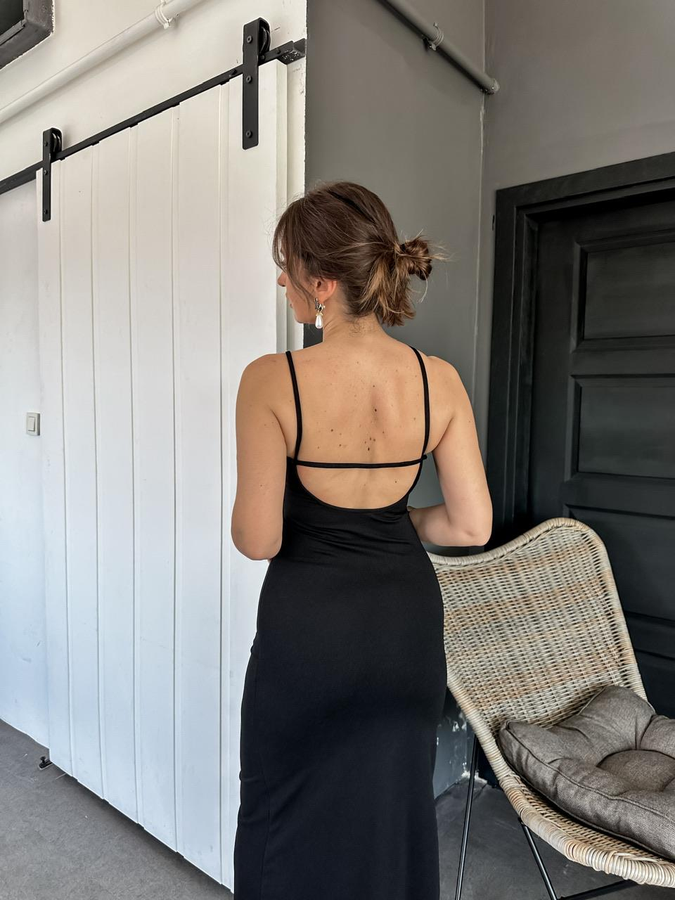 Siyah Çiçek Aksesuarlı Drapeli Elbise