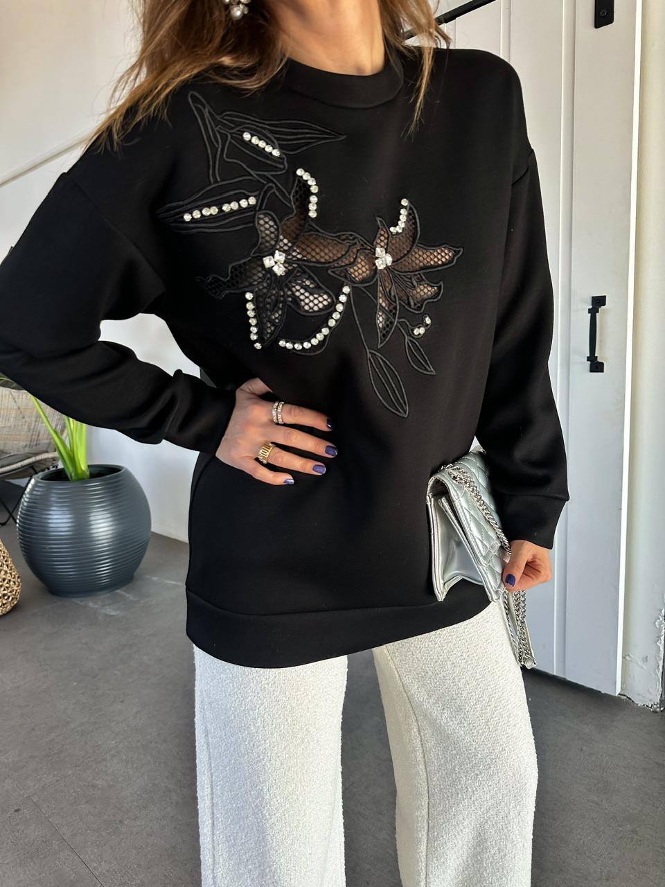 Siyah Çiçek İşlemeli Taşlı Sweatshirt