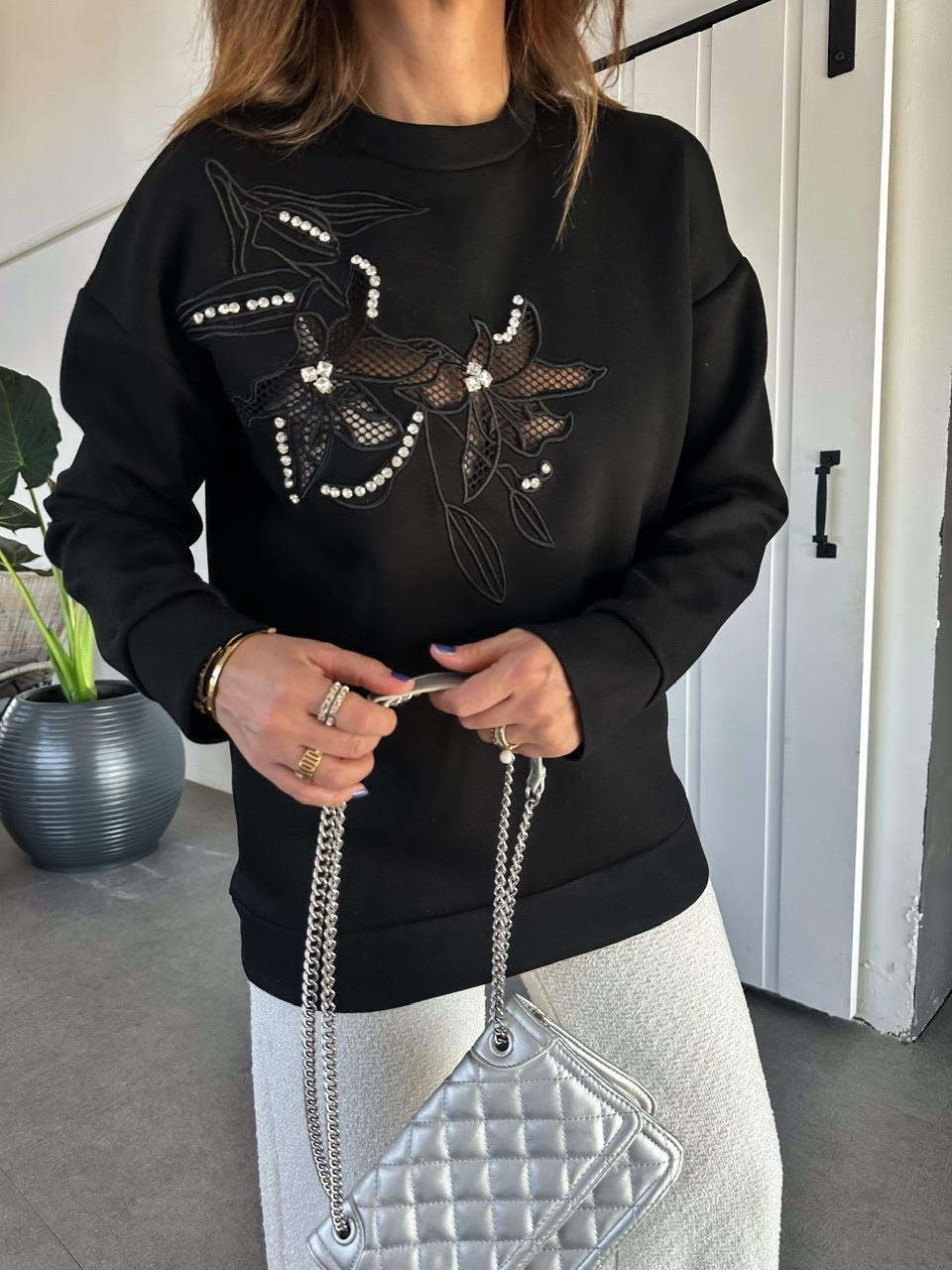 Siyah Çiçek İşlemeli Taşlı Sweatshirt