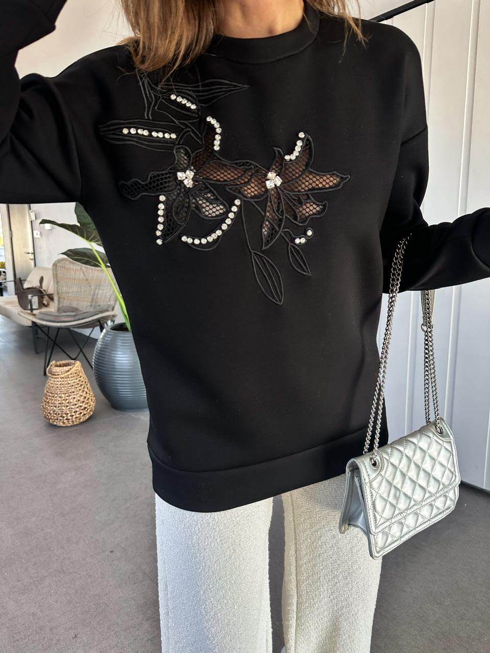 Siyah Çiçek İşlemeli Taşlı Sweatshirt