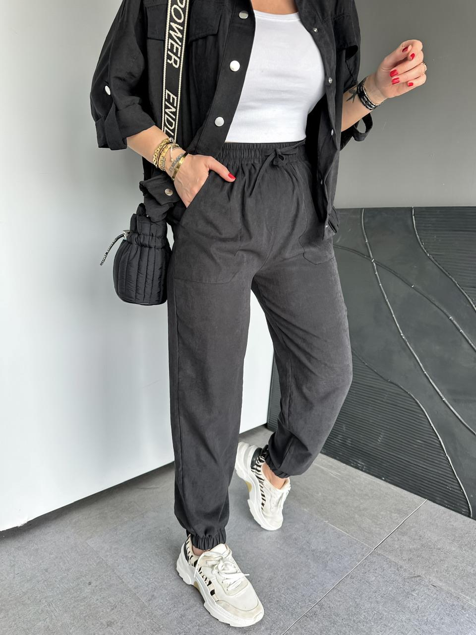 Siyah Çıtçıtlı Ceketli Spor Takım