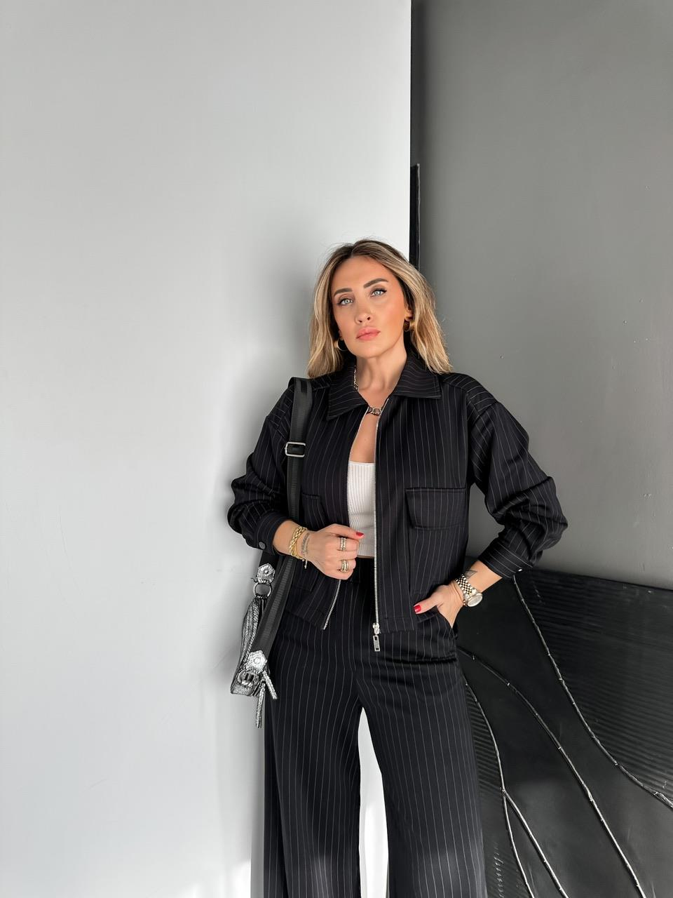 Siyah Çizgili Ceketi Fermuarlı Takım