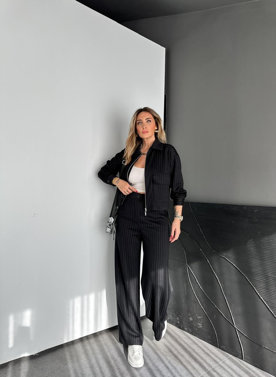 Siyah Çizgili Ceketi Fermuarlı Takım