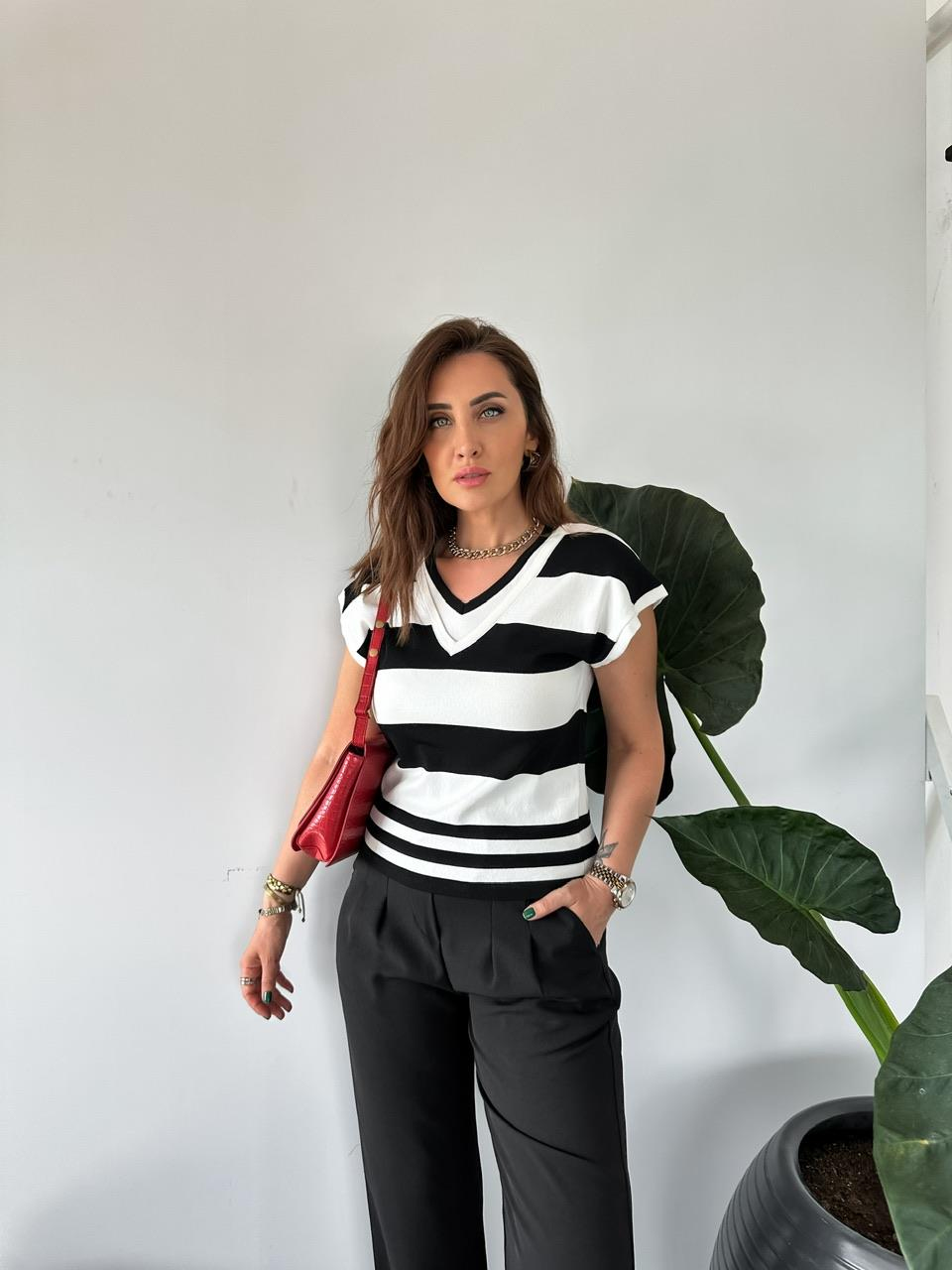 Siyah Çizgili Çift Yakalı Triko