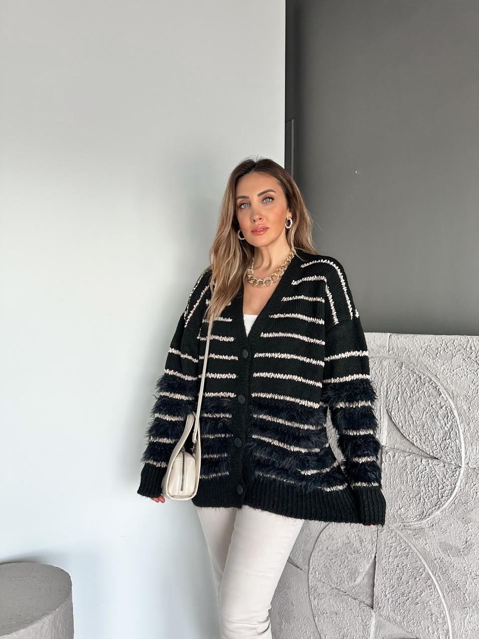 Siyah Çizgili Kürklü Hırka
