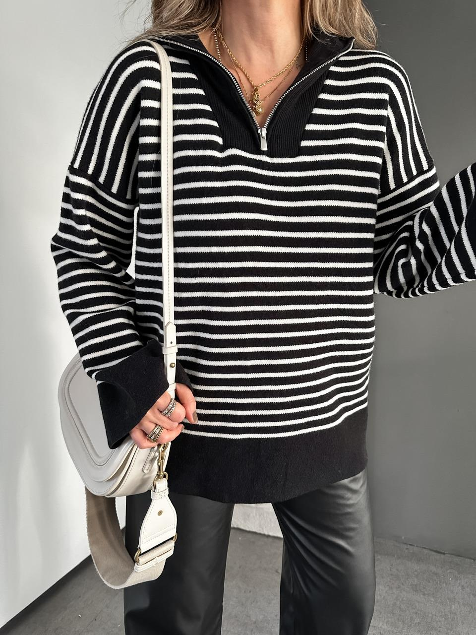 Siyah Çizgili Marka Model Kazak