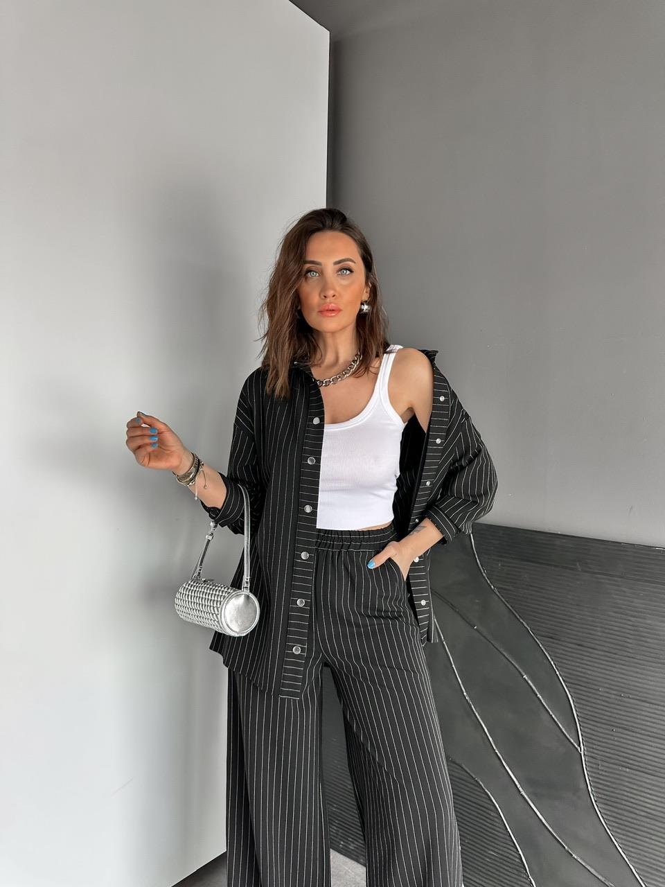Siyah Çizgili Pantolonu Çıtçıtlı Takım