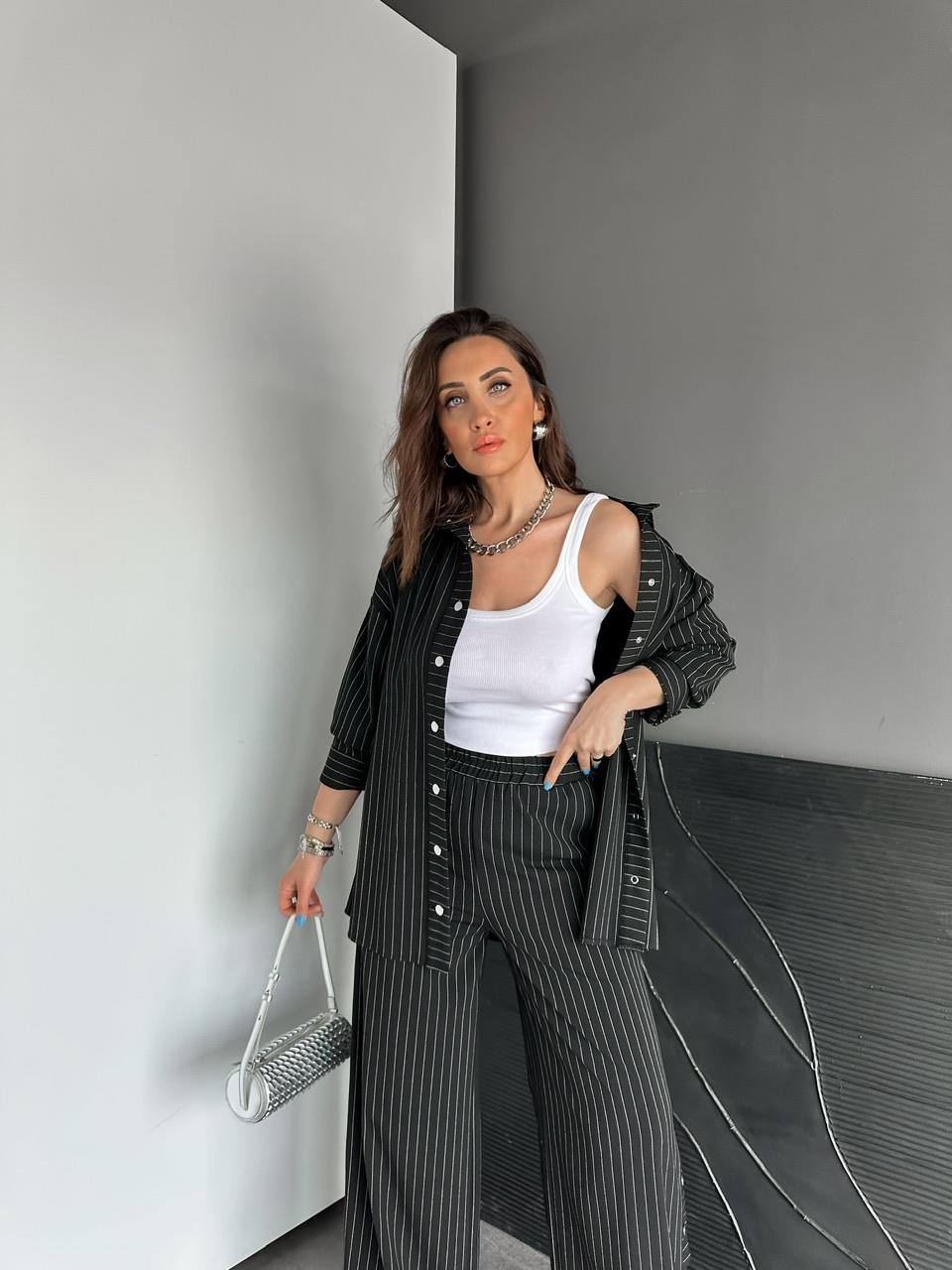 Siyah Çizgili Pantolonu Çıtçıtlı Takım