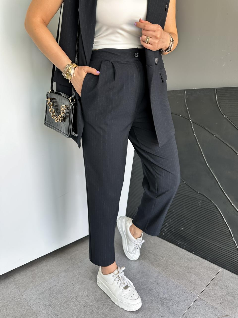 Siyah Çizgili Yelekli Casual Takım
