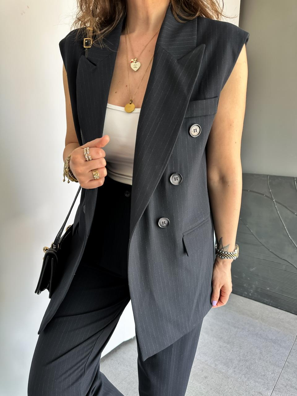 Siyah Çizgili Yelekli Casual Takım