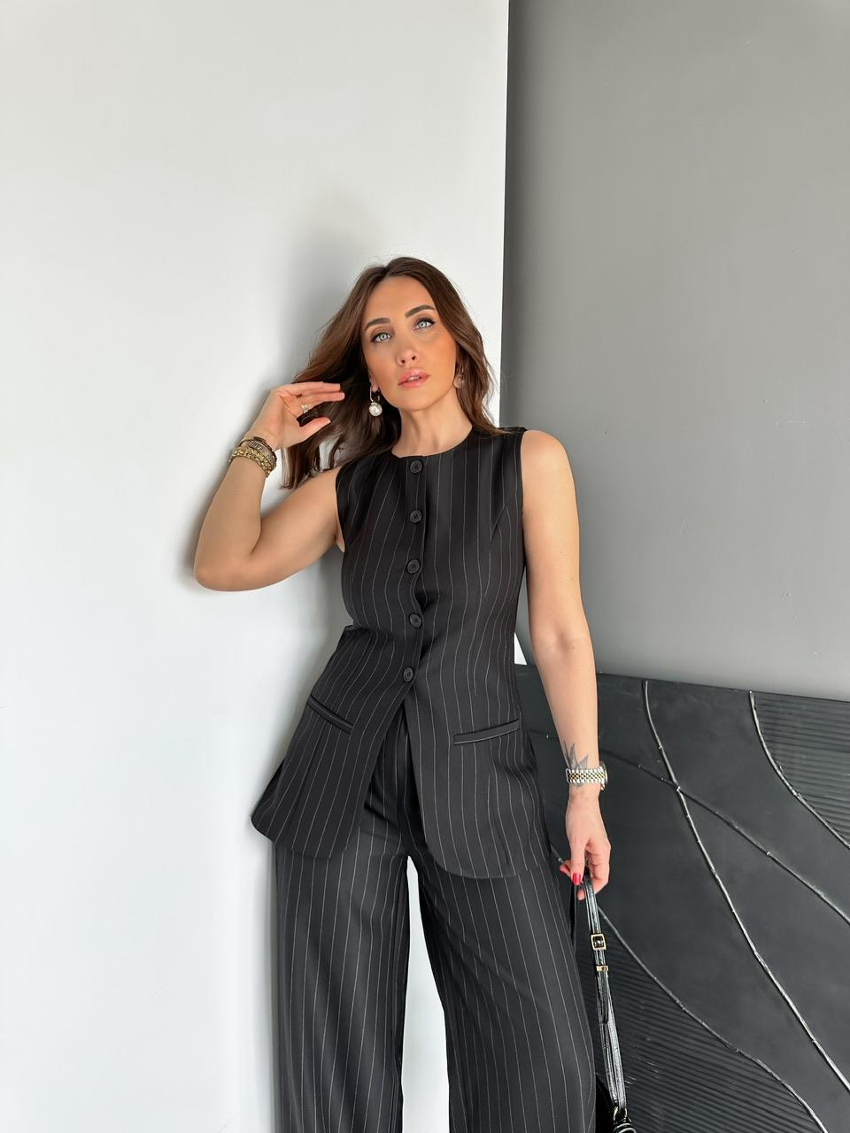 Siyah Çizgili Yelekli Şık Takım