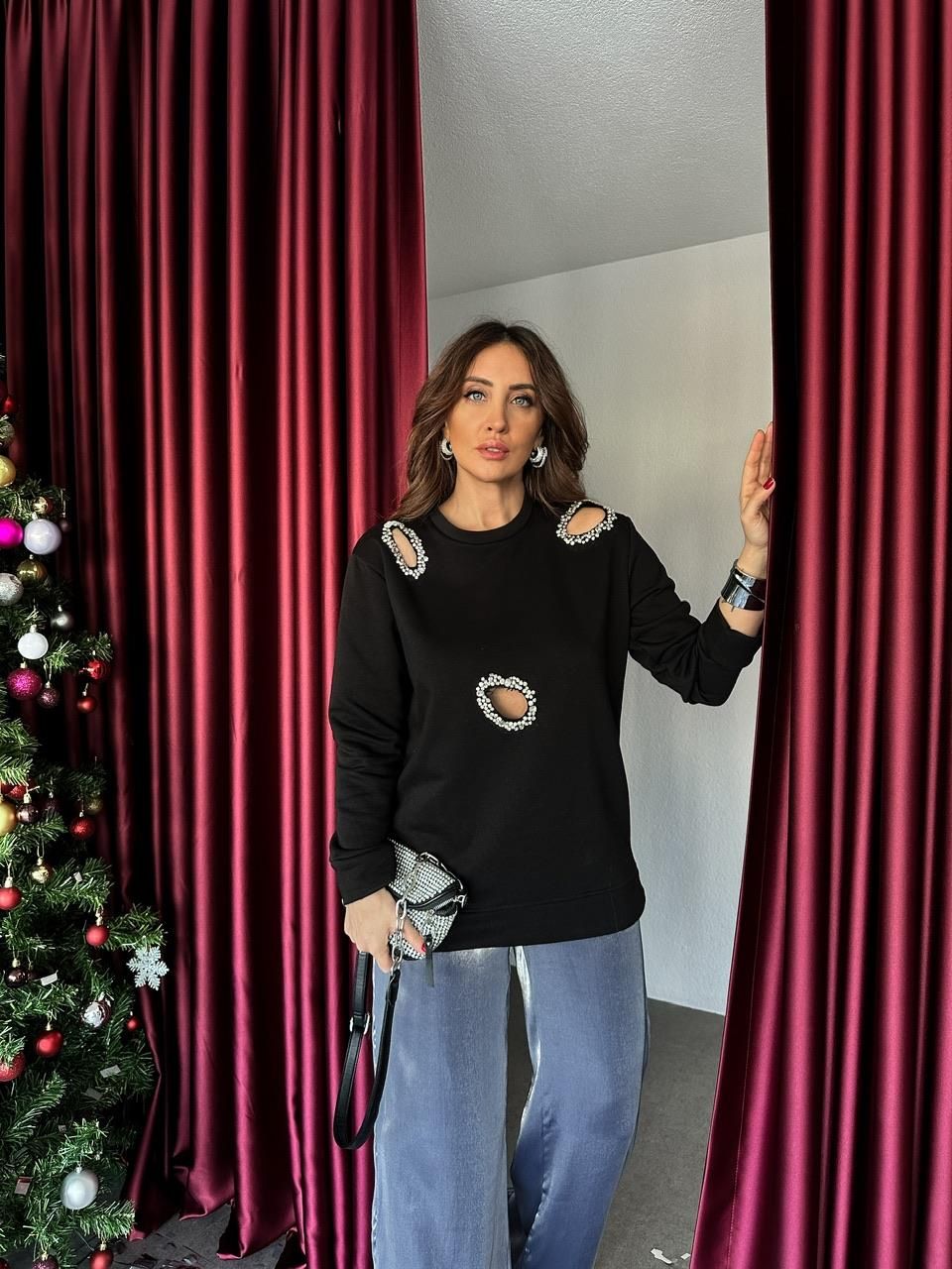Siyah Damla Taşlı Dekolteli Sweatshirt