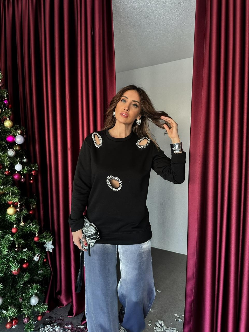 Siyah Damla Taşlı Dekolteli Sweatshirt