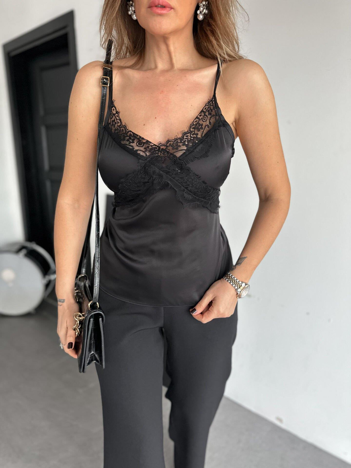 Siyah Dantel Detaylı Saten Bluz