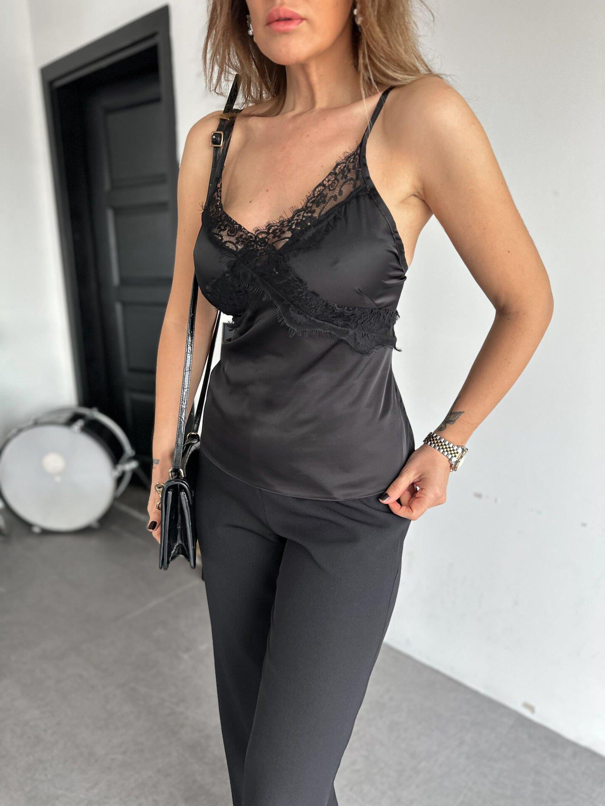 Siyah Dantel Detaylı Saten Bluz