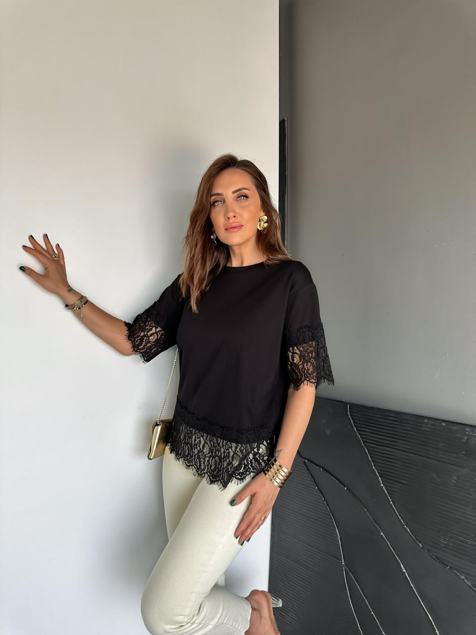 Siyah Dantel Parçalı Orijinal Tshirt