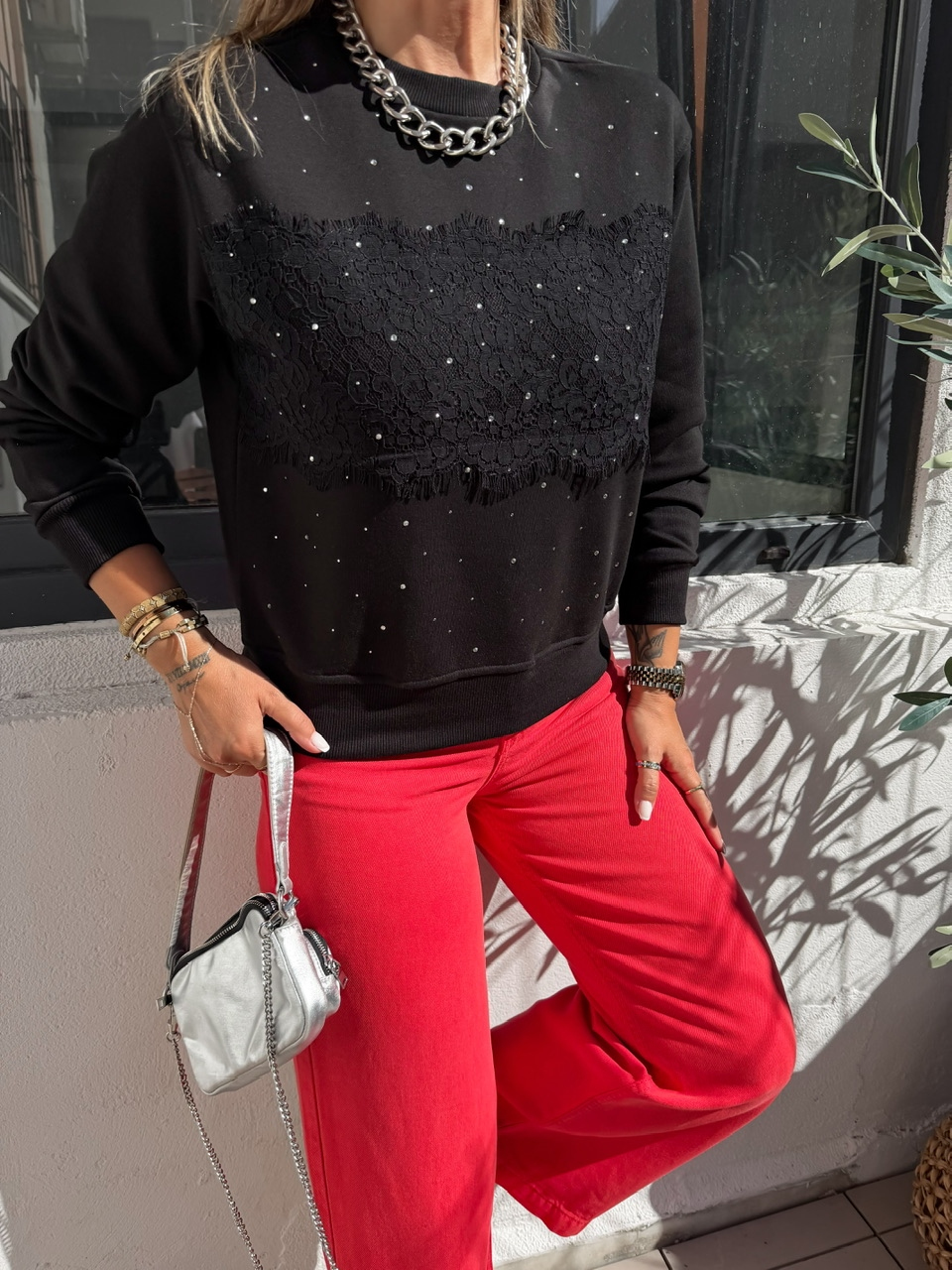 Siyah Dantelli Taşlı Sweatshirt