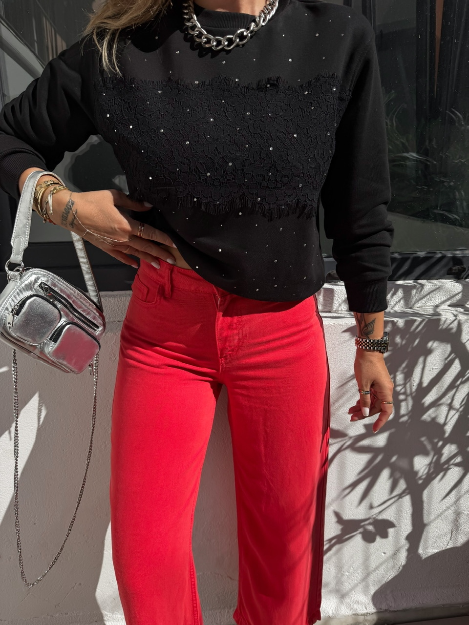Siyah Dantelli Taşlı Sweatshirt