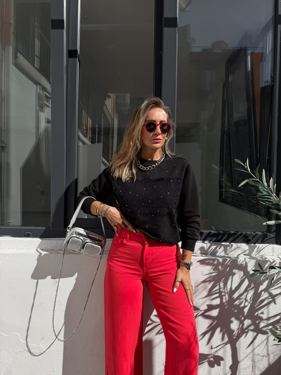 Siyah Dantelli Taşlı Sweatshirt
