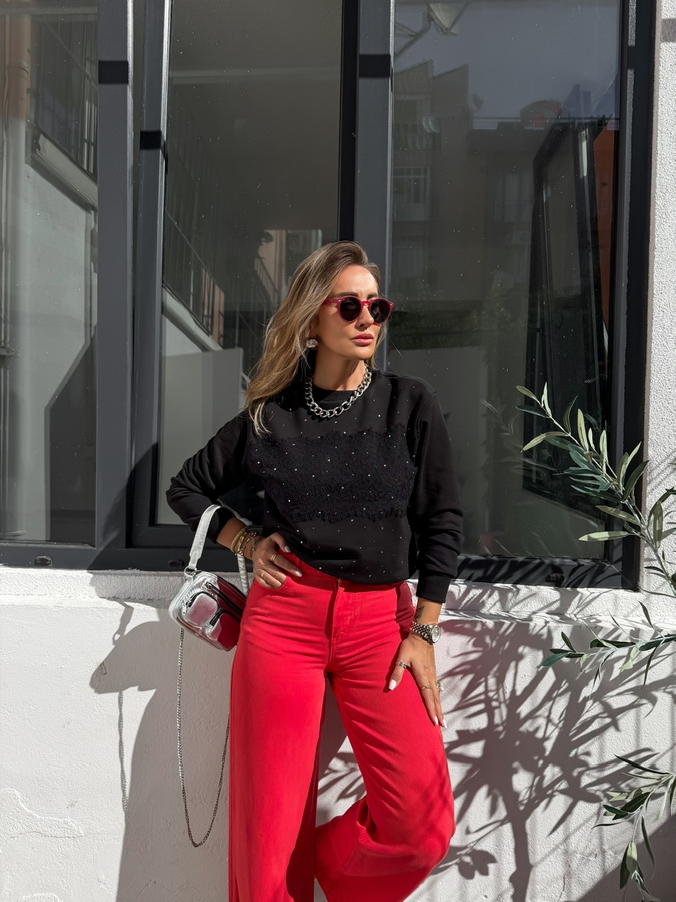 Siyah Dantelli Taşlı Sweatshirt