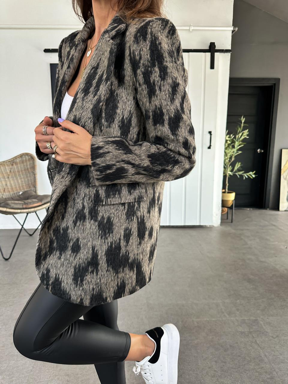 Siyah Desenli Dokulu Blazer Ceket