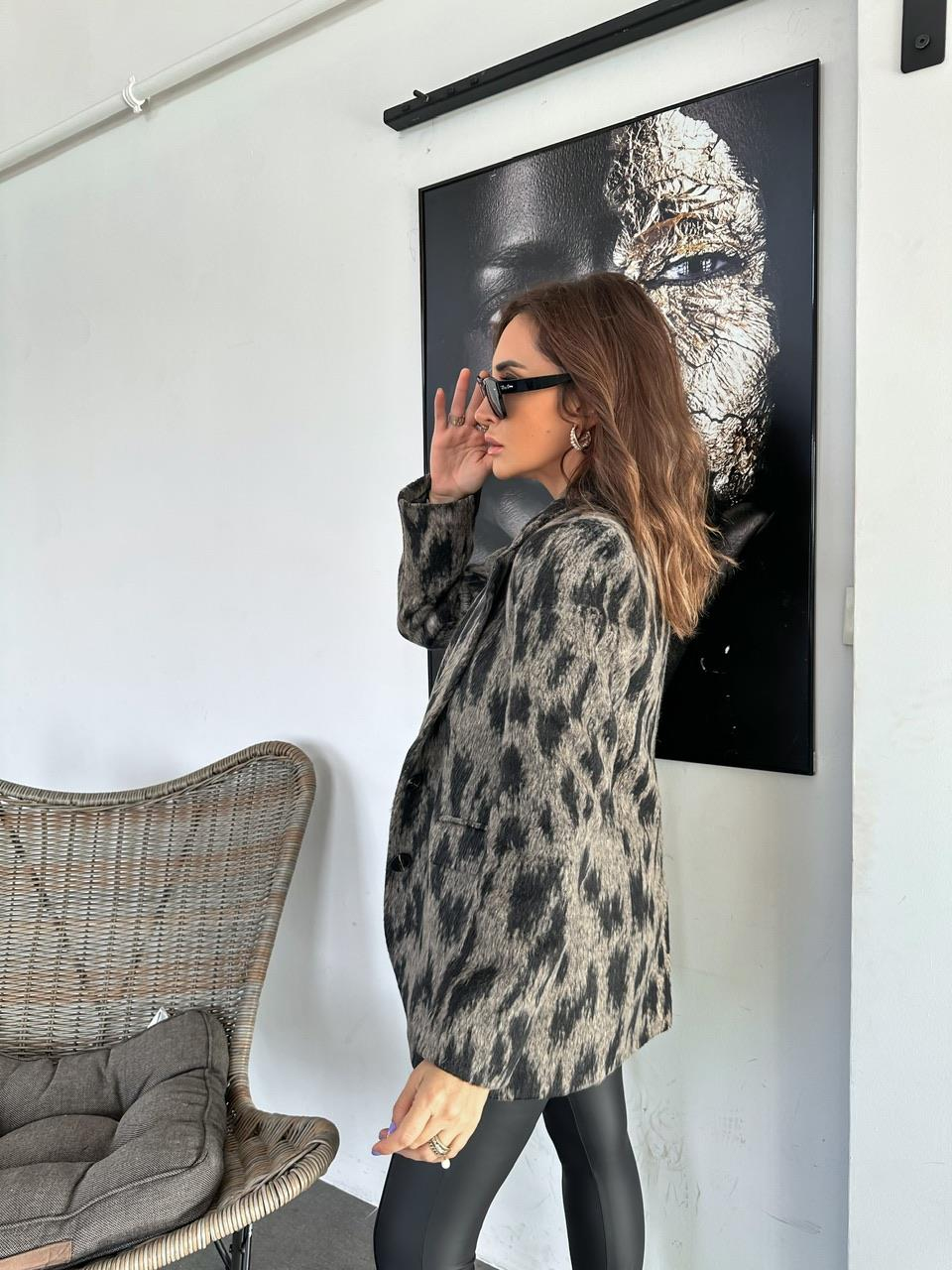 Siyah Desenli Dokulu Blazer Ceket