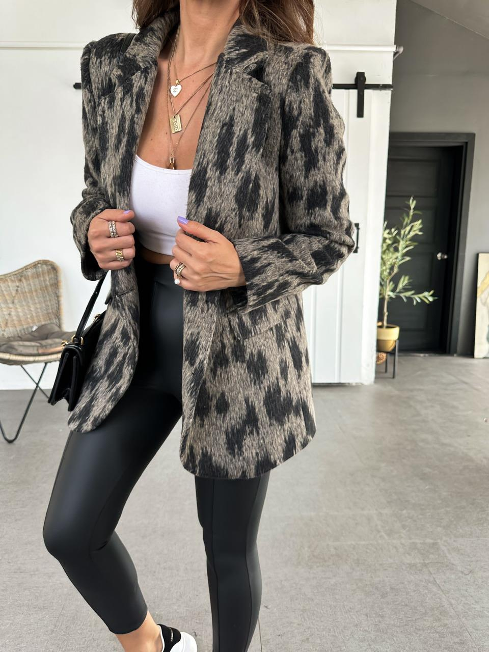 Siyah Desenli Dokulu Blazer Ceket