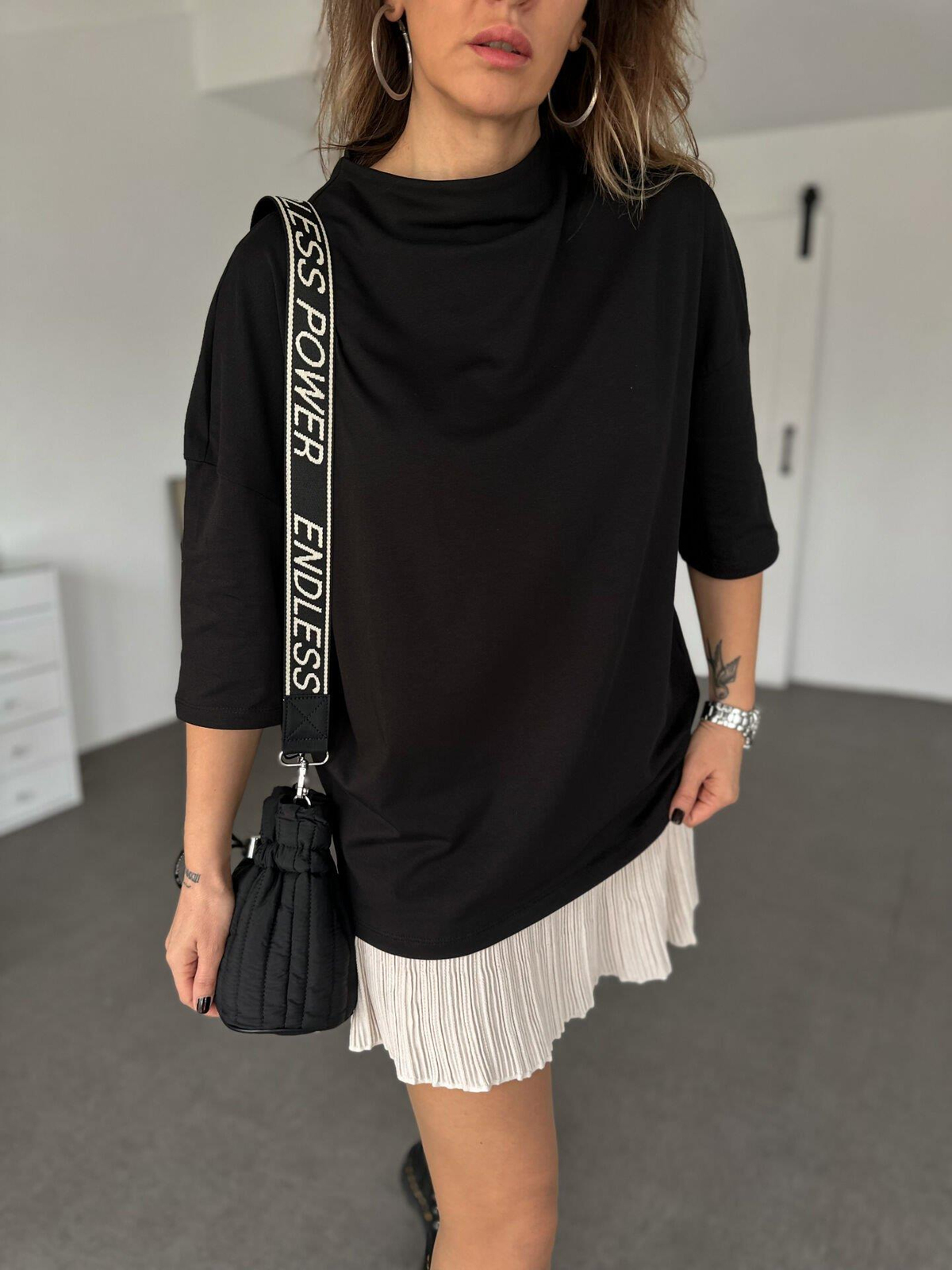 Siyah Dik Yaka Oversize Tshirt