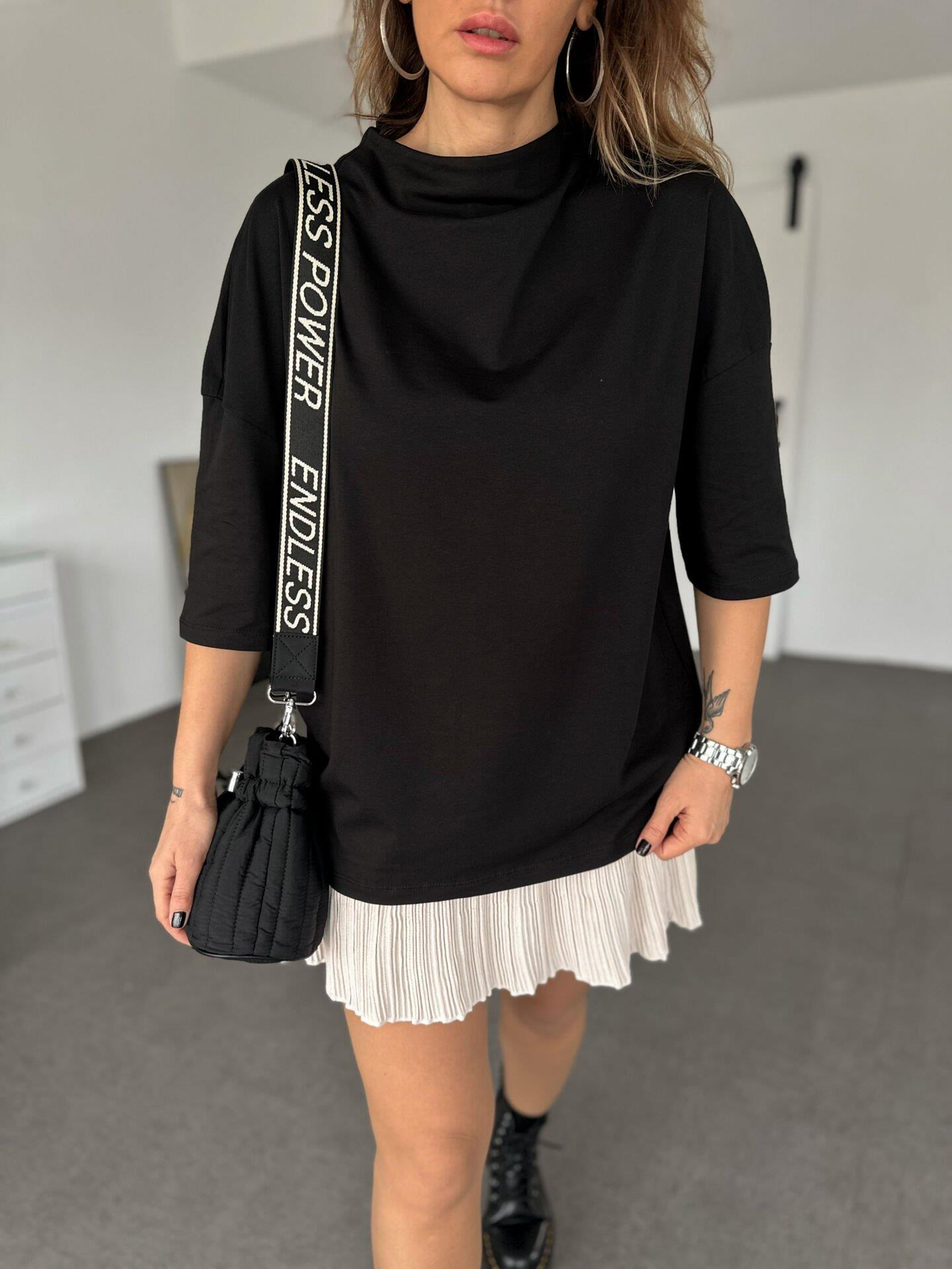 Siyah Dik Yaka Oversize Tshirt