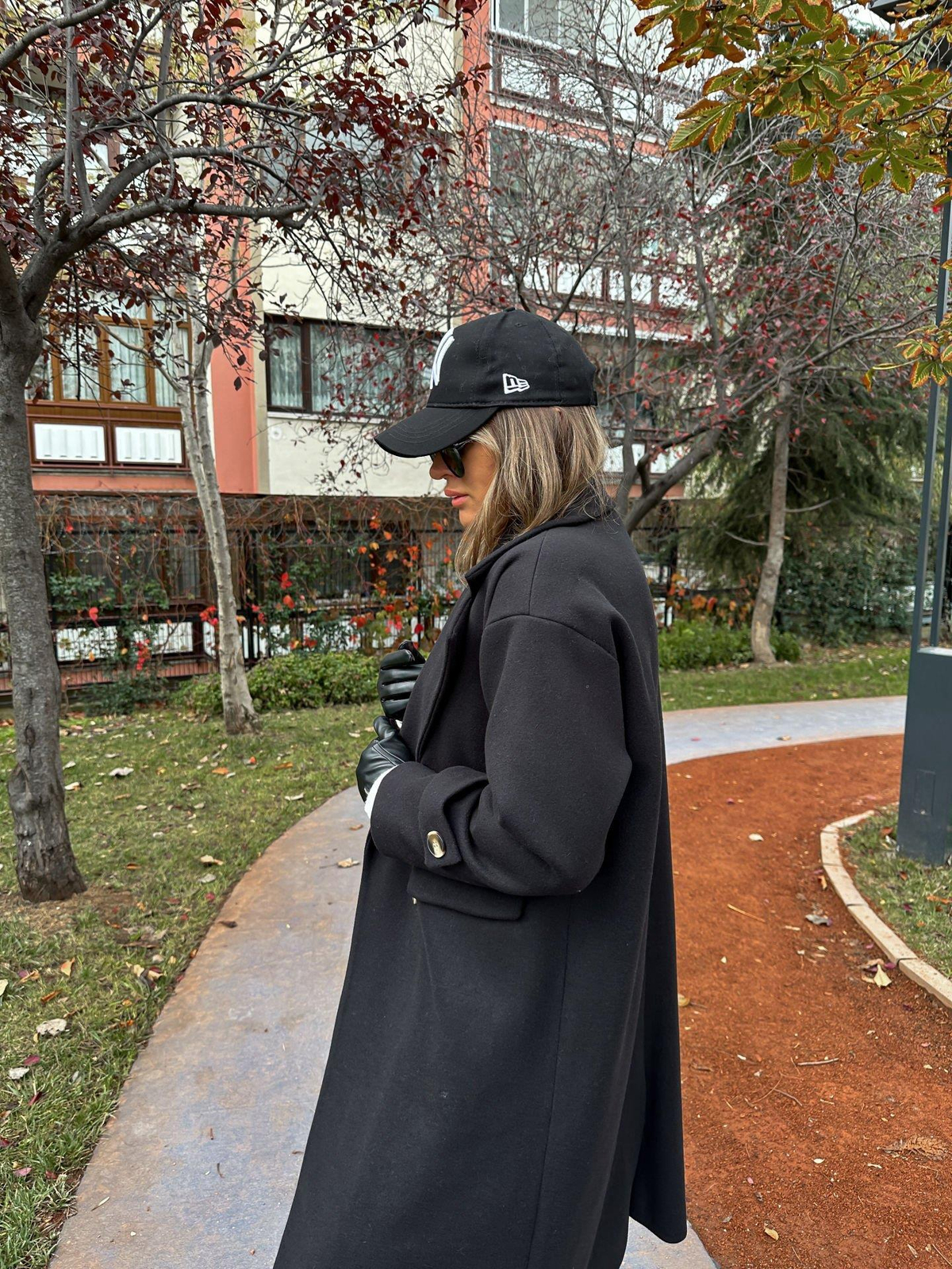 Siyah Dört Düğme Kaşe Kaban