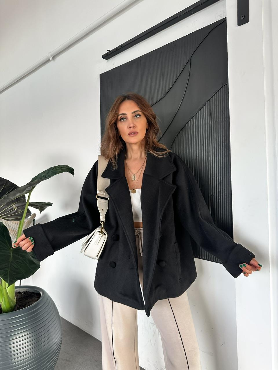 Siyah Dört Düğmeli Kaşe Mont