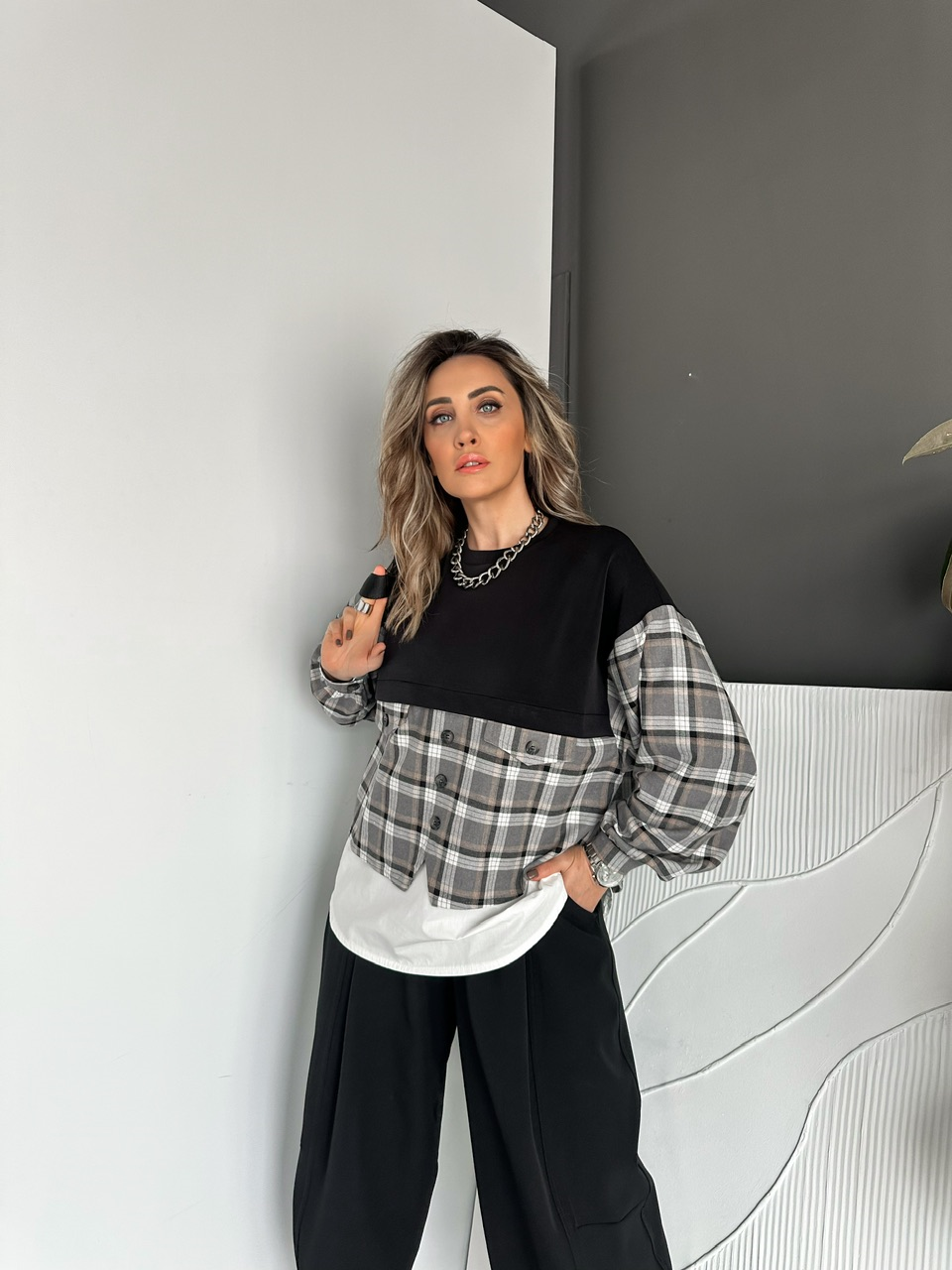 Siyah Ekose Gömlek Detaylı Sweatshirt