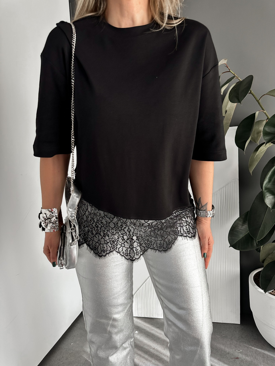 Siyah Eteği Dantelli Cotton Tshirt