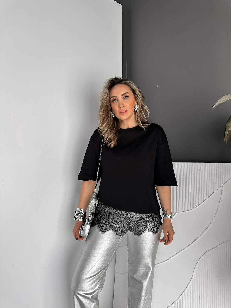 Siyah Eteği Dantelli Cotton Tshirt