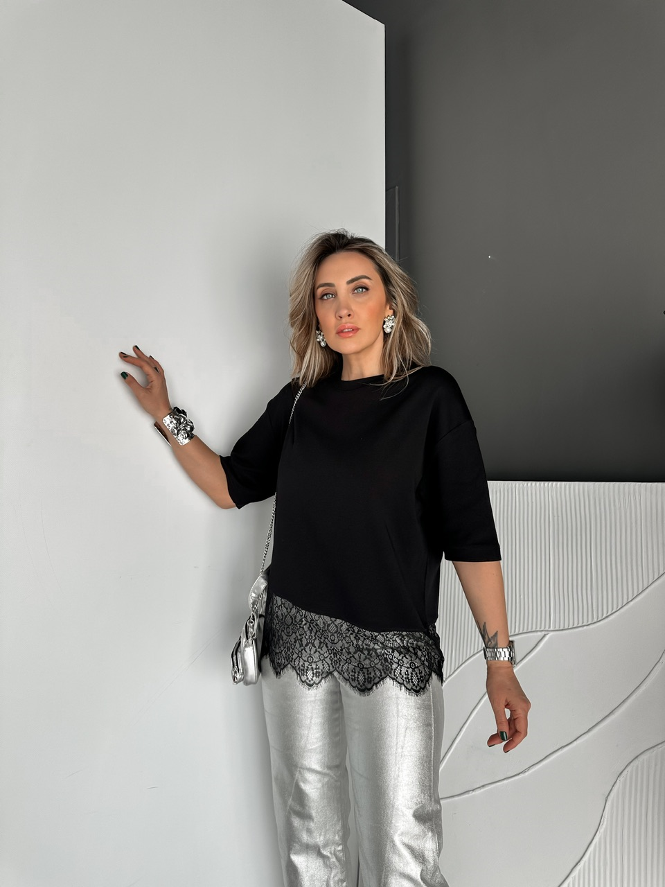 Siyah Eteği Dantelli Cotton Tshirt