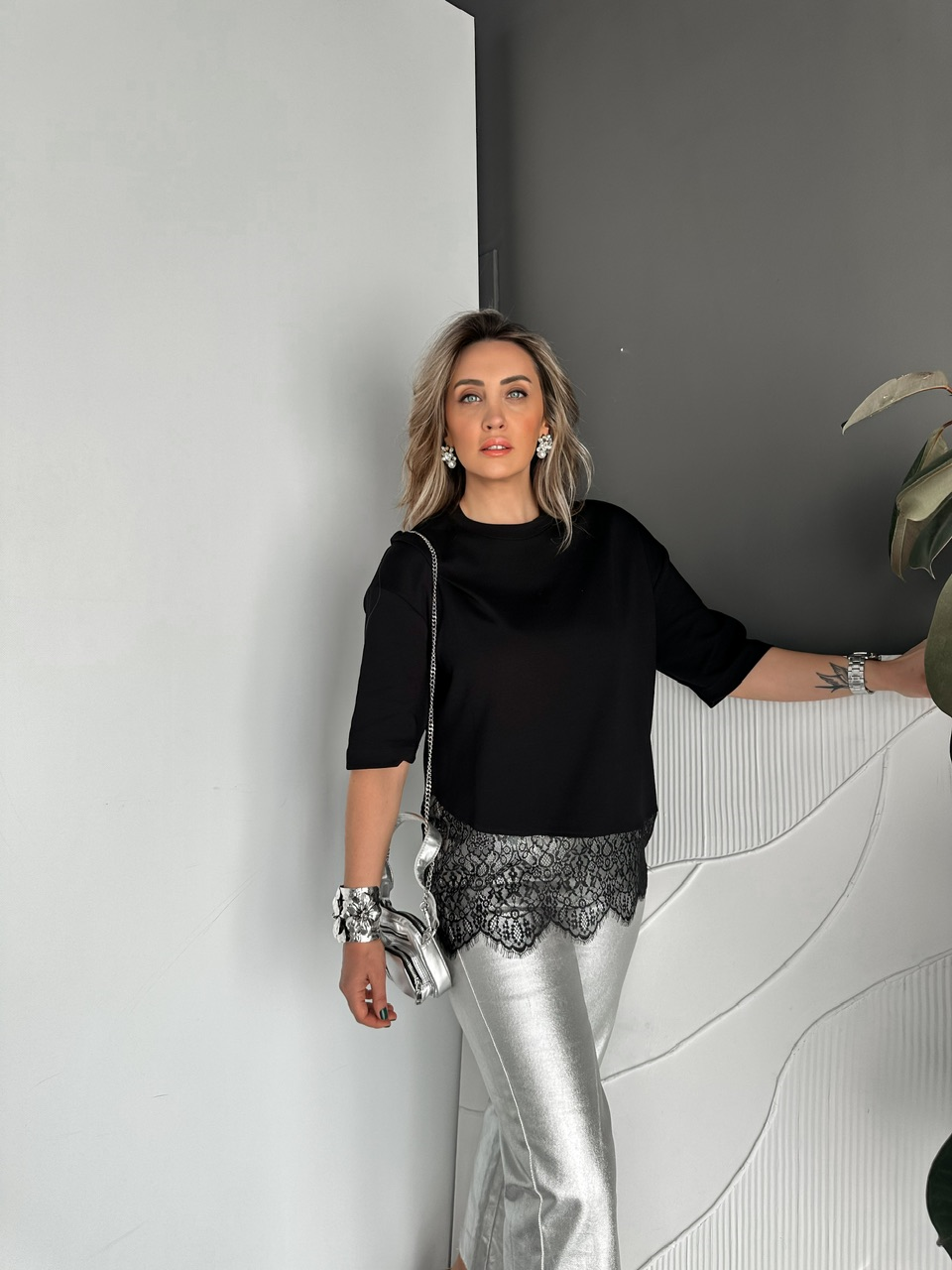 Siyah Eteği Dantelli Cotton Tshirt