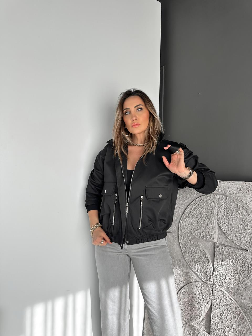 Siyah Fermuarlı Çıtçıtlı Cepli Ceket