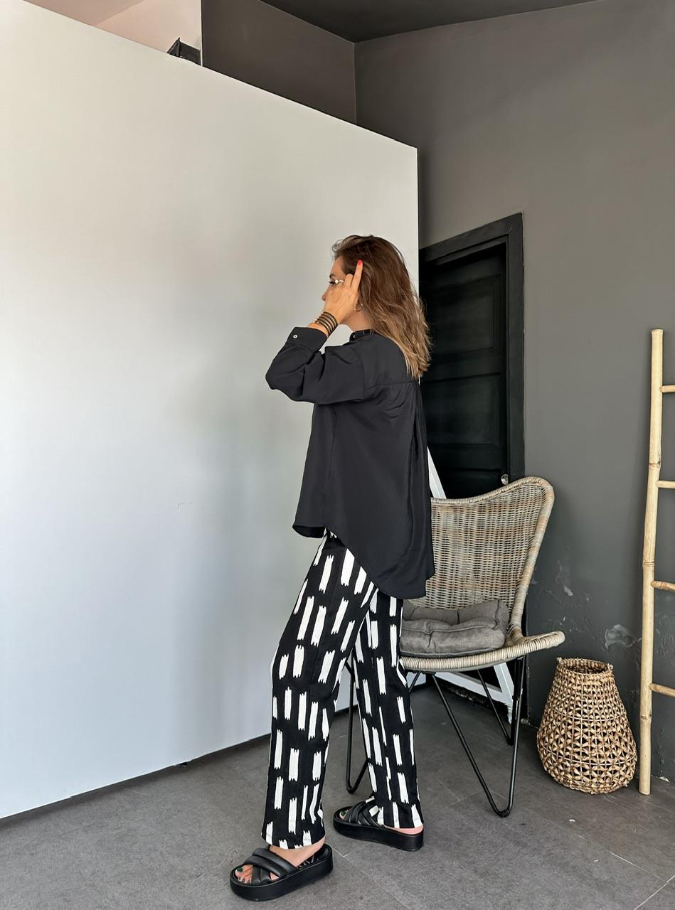 Siyah Geometrik Desenli Likralı Pantolon