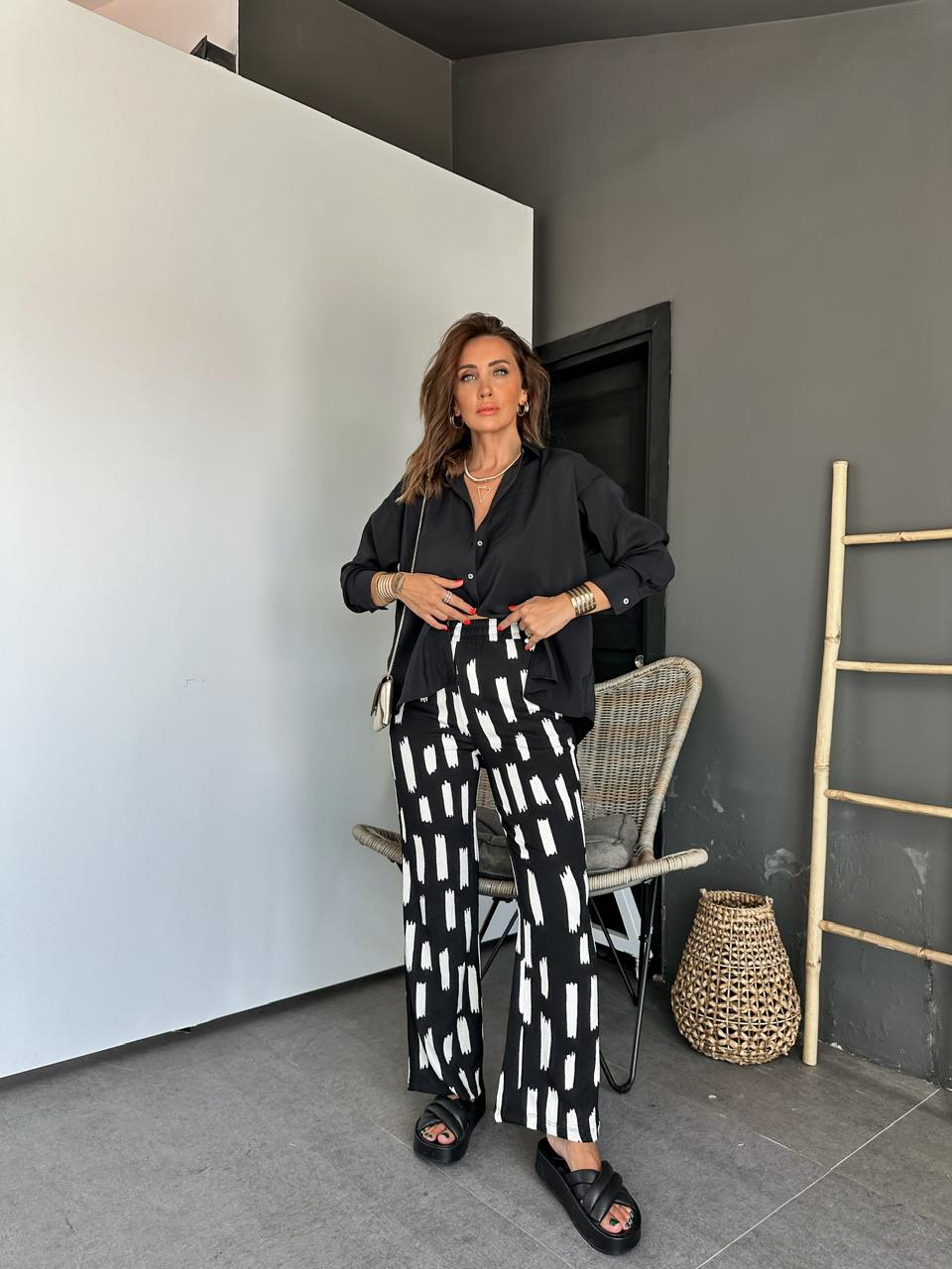 Siyah Geometrik Desenli Likralı Pantolon