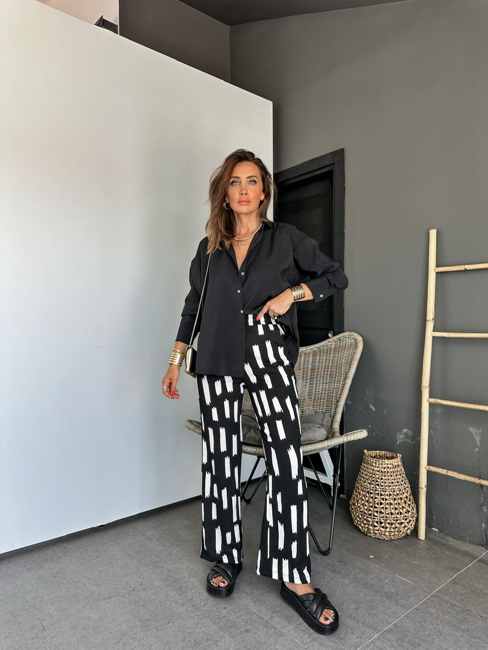 Siyah Geometrik Desenli Likralı Pantolon