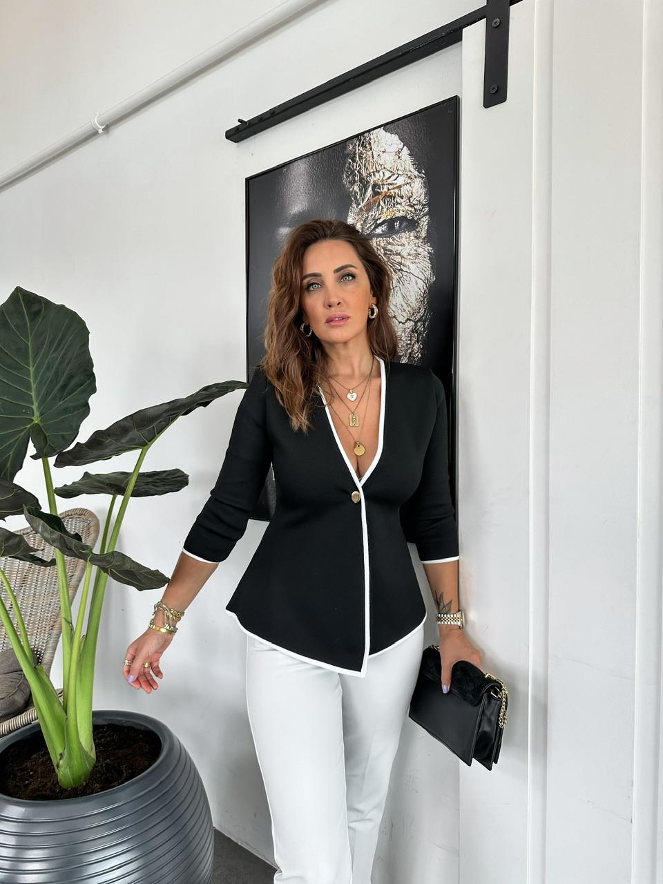 Siyah Gold Düğmeli Çelik Örme Hırka