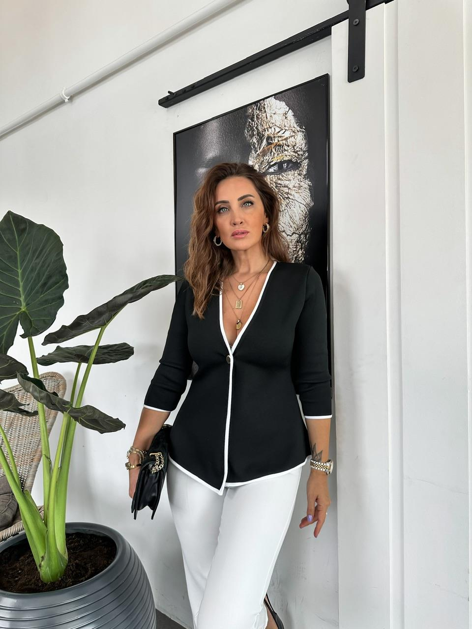 Siyah Gold Düğmeli Çelik Örme Hırka