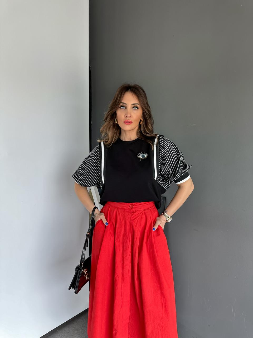 Siyah Göz Aksesuarlı Tasarım Bluz