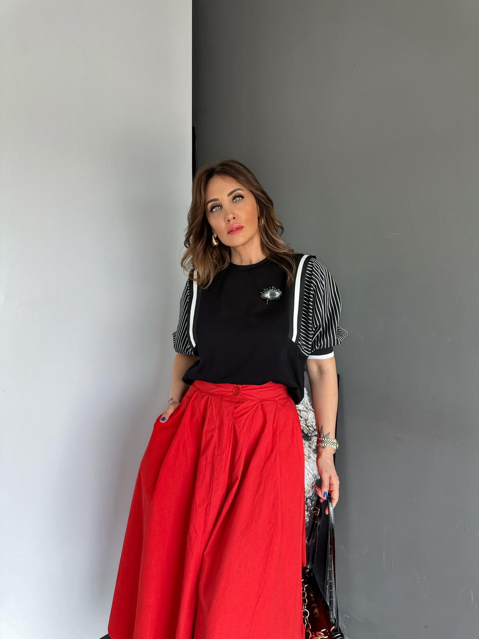 Siyah Göz Aksesuarlı Tasarım Bluz