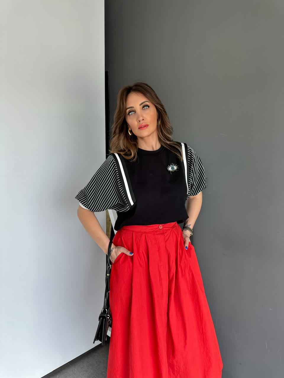 Siyah Göz Aksesuarlı Tasarım Bluz