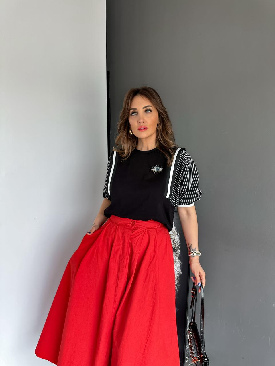 Siyah Göz Aksesuarlı Tasarım Bluz