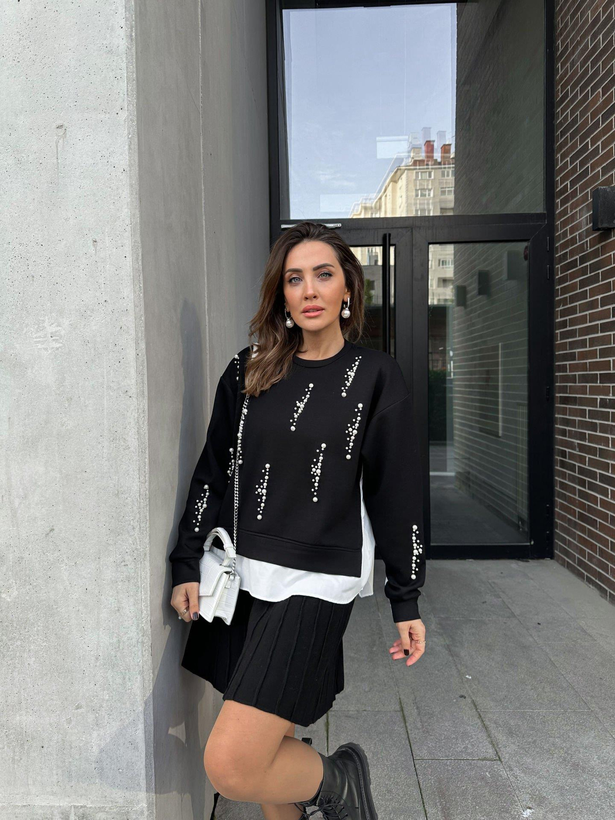 Siyah İncili Gömlek Detaylı Sweatshirt