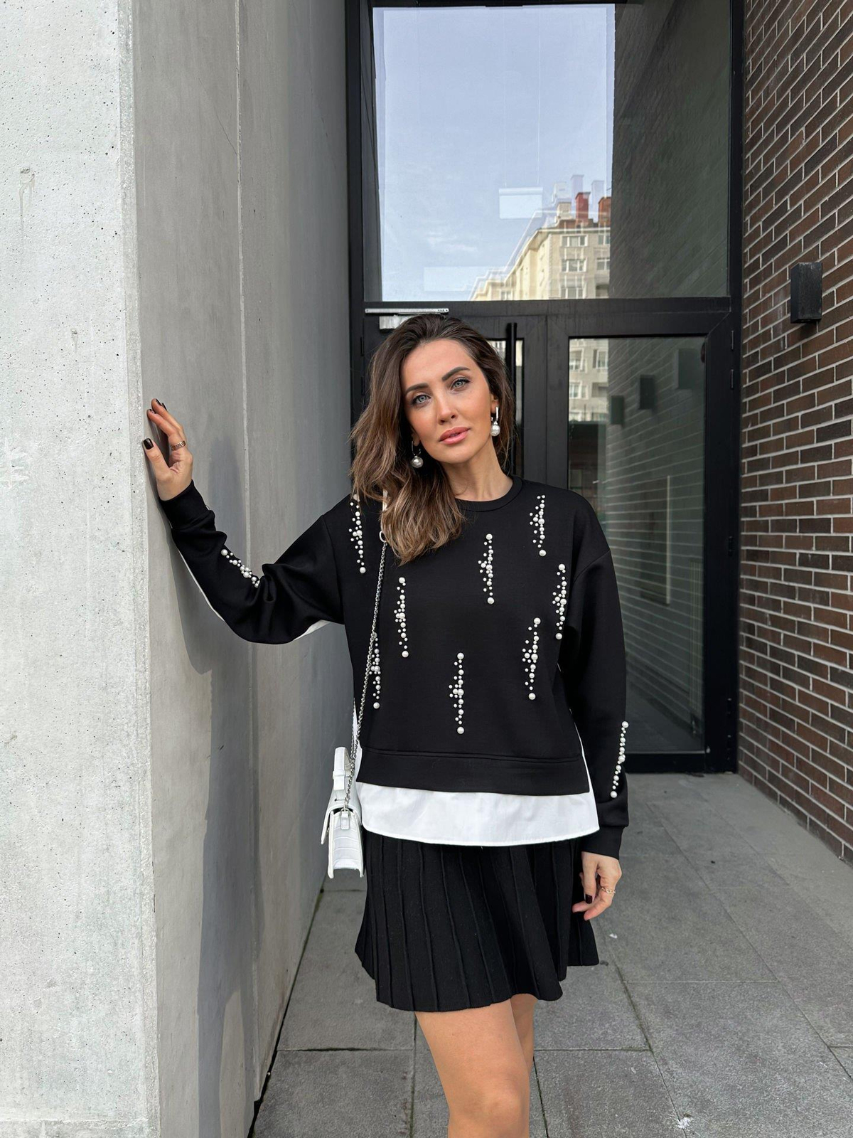 Siyah İncili Gömlek Detaylı Sweatshirt